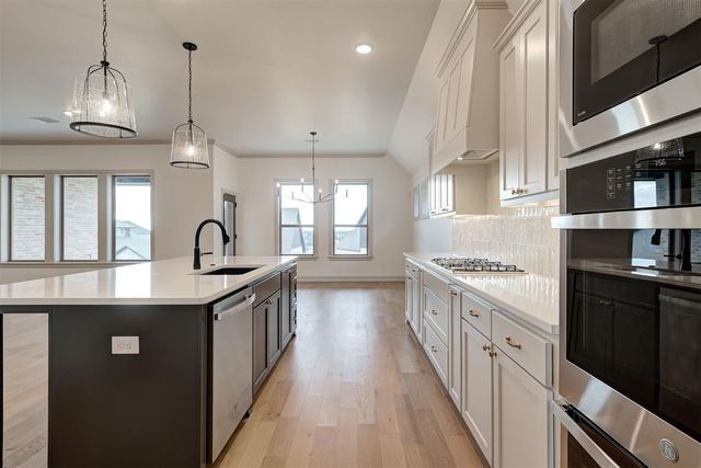 7916 Amber Ridge Drive, Edmond, OK 73034