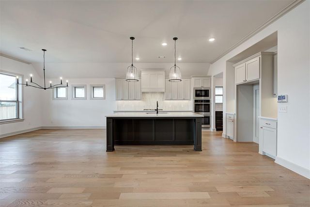 7916 Amber Ridge Drive, Edmond, OK 73034