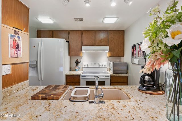 3033 E DEVONSHIRE Avenue 3003, Phoenix, AZ 85016