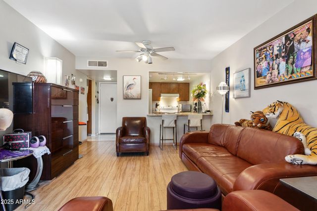 3033 E DEVONSHIRE Avenue 3003, Phoenix, AZ 85016
