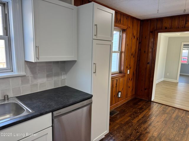 5117 Poplar Level Rd, Louisville, KY 40219