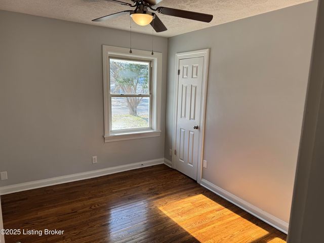 5117 Poplar Level Rd, Louisville, KY 40219