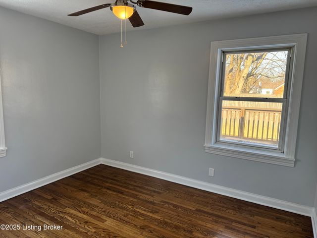 5117 Poplar Level Rd, Louisville, KY 40219