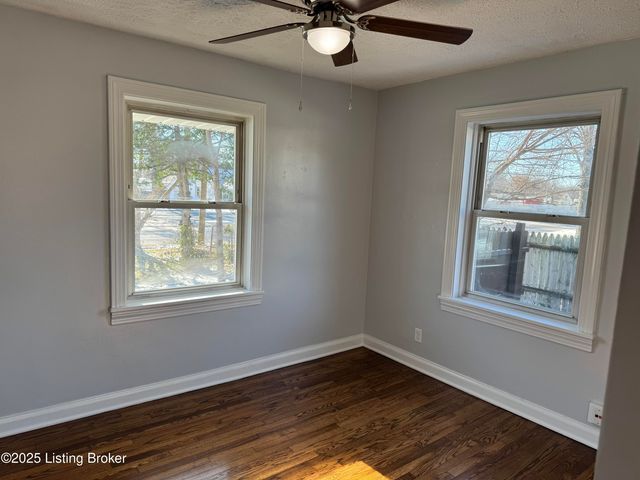 5117 Poplar Level Rd, Louisville, KY 40219