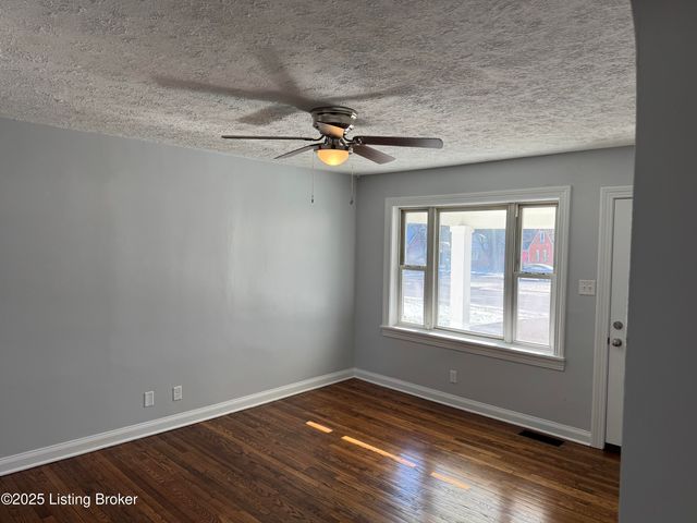 5117 Poplar Level Rd, Louisville, KY 40219