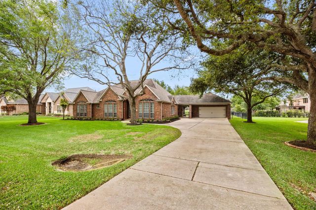 5210 Weston Drive, Weston Lakes, TX 77441