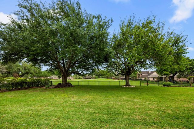 5210 Weston Drive, Weston Lakes, TX 77441
