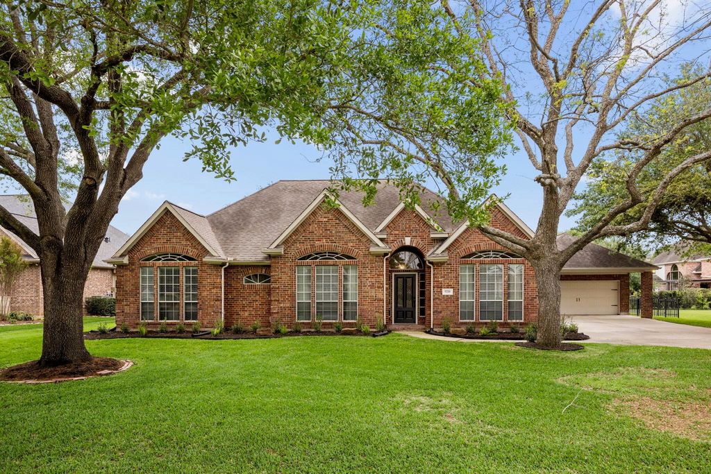 5210 Weston Drive, Weston Lakes, TX 77441