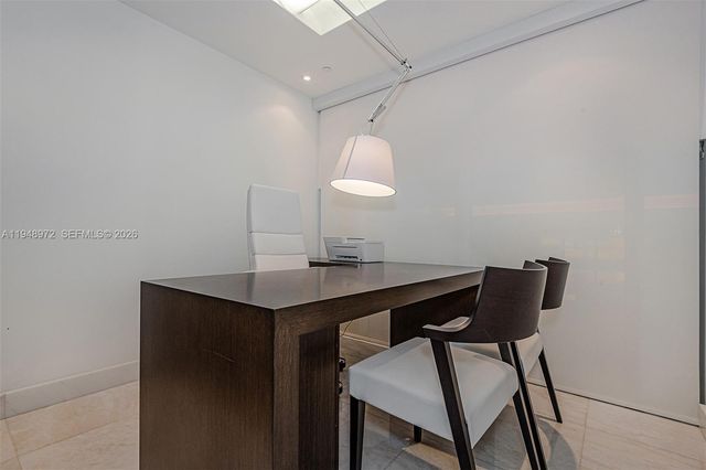 75 SE 6th St 201, Miami, FL 33131