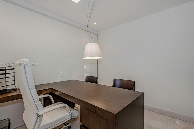 75 SE 6th St 201, Miami, FL 33131