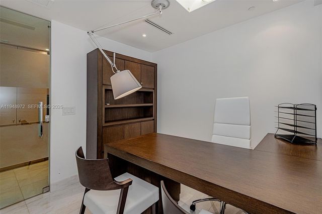 75 SE 6th St 201, Miami, FL 33131