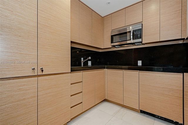 75 SE 6th St 201, Miami, FL 33131