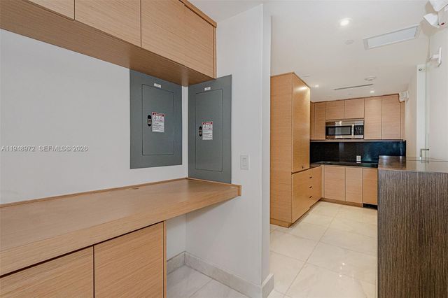 75 SE 6th St 201, Miami, FL 33131