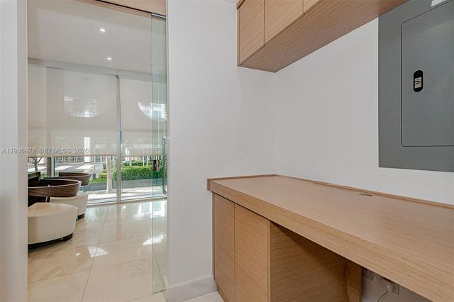 75 SE 6th St 201, Miami, FL 33131