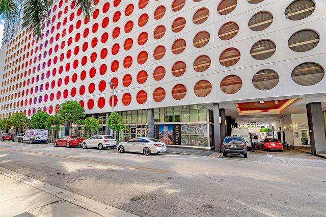 75 SE 6th St 201, Miami, FL 33131