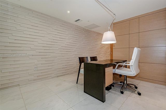 75 SE 6th St 201, Miami, FL 33131