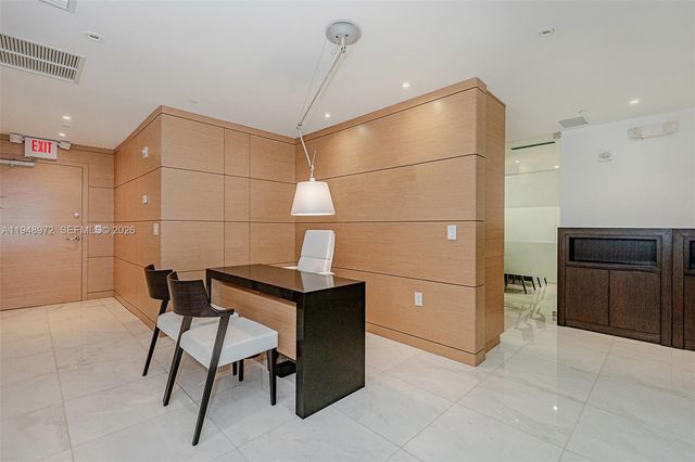 75 SE 6th St 201, Miami, FL 33131