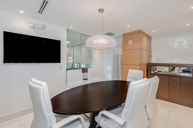 75 SE 6th St 201, Miami, FL 33131