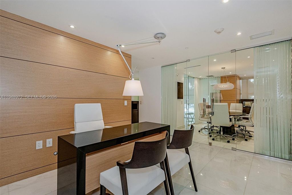 75 SE 6th St 201, Miami, FL 33131