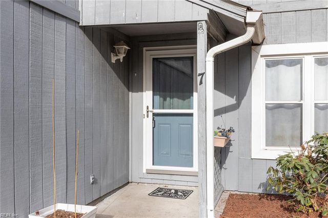7 Mosely CIR, Chesapeake, VA 23320