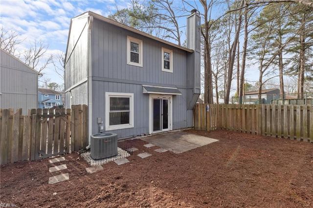 7 Mosely CIR, Chesapeake, VA 23320