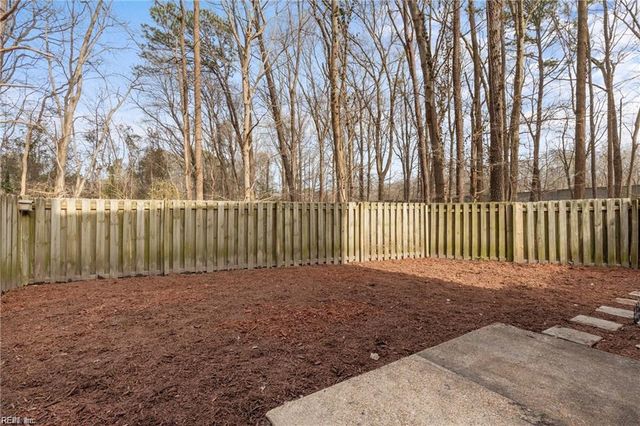 7 Mosely CIR, Chesapeake, VA 23320