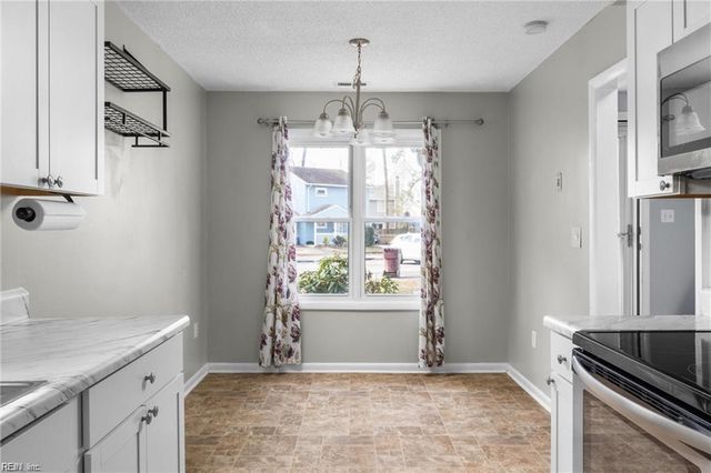 7 Mosely CIR, Chesapeake, VA 23320