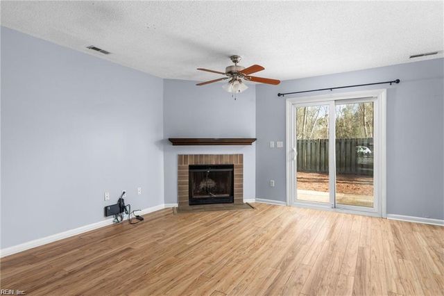 7 Mosely CIR, Chesapeake, VA 23320