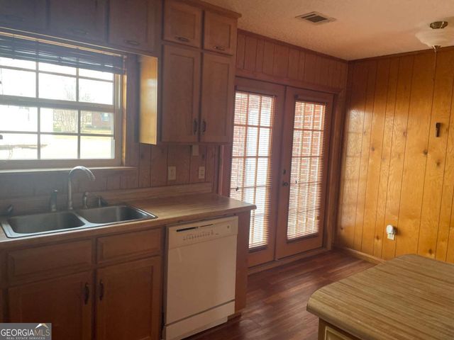 109 Lincoln Drive, Glennville, GA 30427