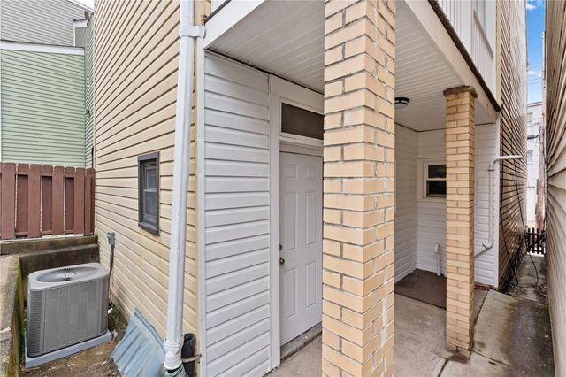 5202 Keystone St, Lawrenceville, PA 15201