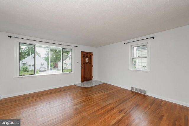 82 2ND AVE, Broomall, PA 19008