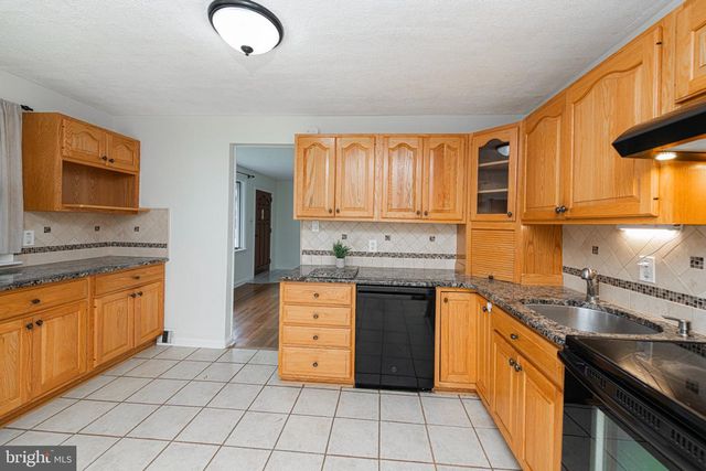 82 2ND AVE, Broomall, PA 19008