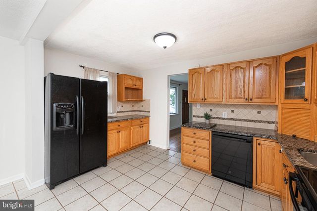 82 2ND AVE, Broomall, PA 19008