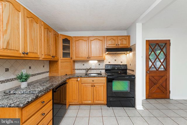 82 2ND AVE, Broomall, PA 19008