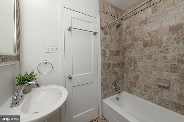 82 2ND AVE, Broomall, PA 19008