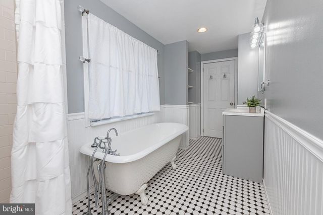 82 2ND AVE, Broomall, PA 19008