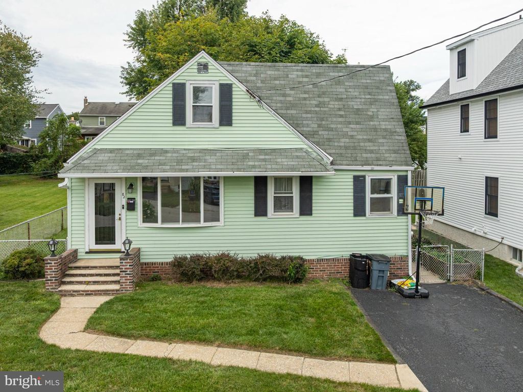 82 2ND AVE, Broomall, PA 19008