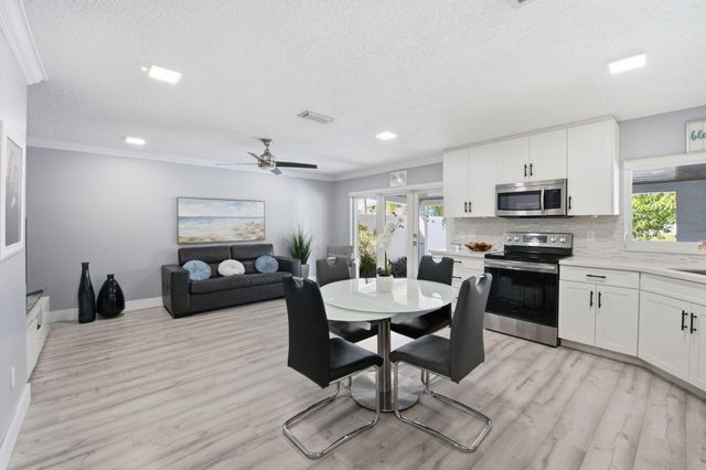 14040 Richwood Place, Davie, FL 33325