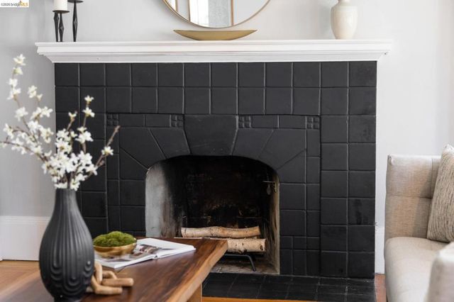 1019 Trestle Glen Rd, Oakland, CA 94610