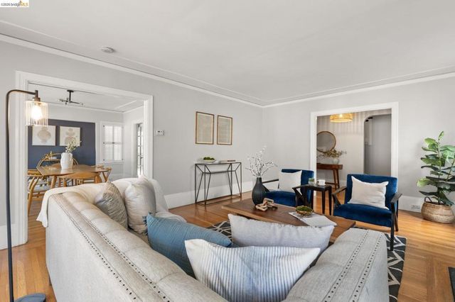 1019 Trestle Glen Rd, Oakland, CA 94610