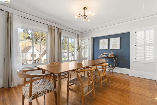 1019 Trestle Glen Rd, Oakland, CA 94610