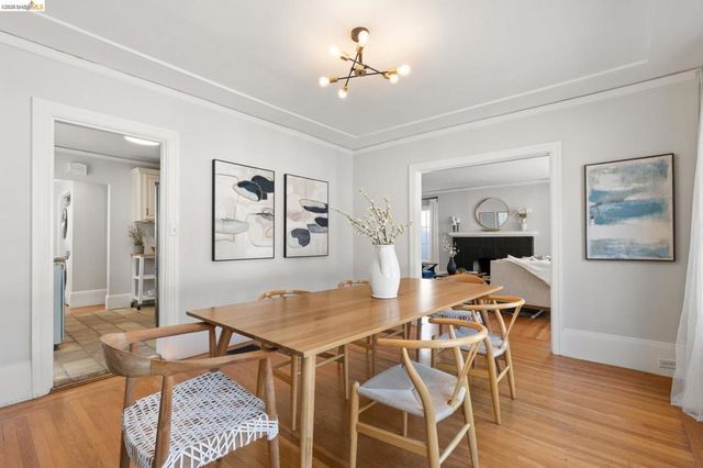 1019 Trestle Glen Rd, Oakland, CA 94610