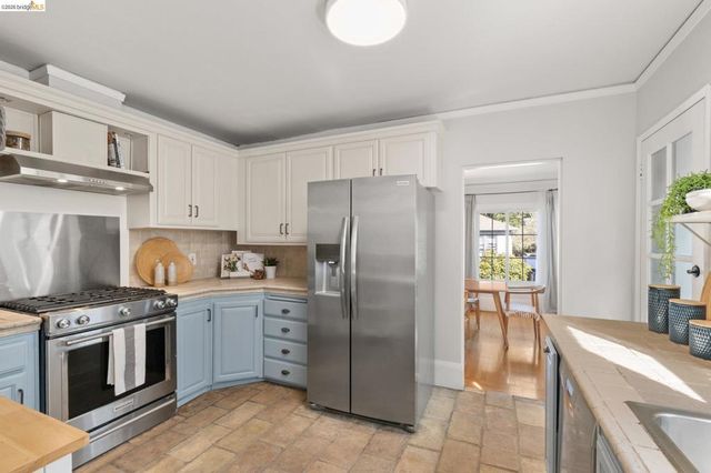 1019 Trestle Glen Rd, Oakland, CA 94610