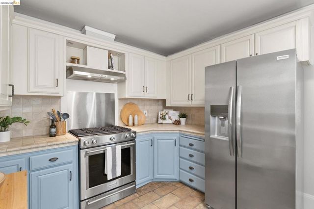 1019 Trestle Glen Rd, Oakland, CA 94610