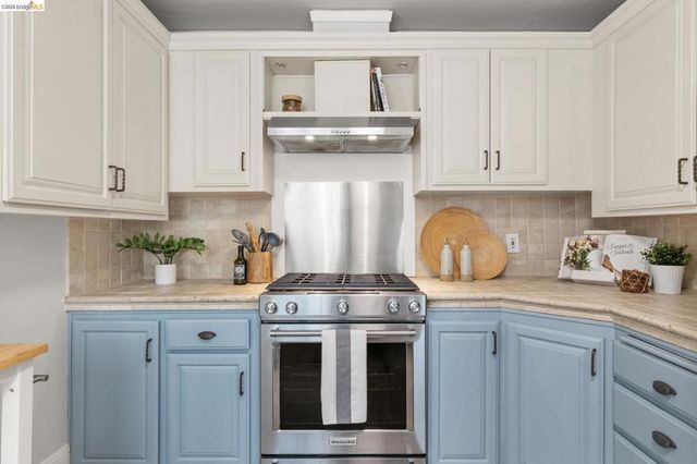 1019 Trestle Glen Rd, Oakland, CA 94610