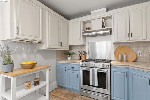 1019 Trestle Glen Rd, Oakland, CA 94610