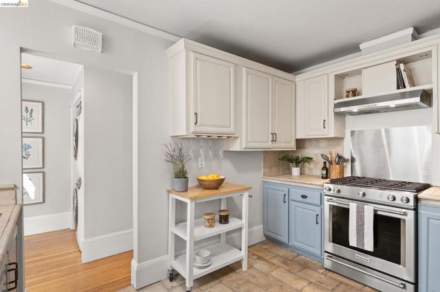 1019 Trestle Glen Rd, Oakland, CA 94610