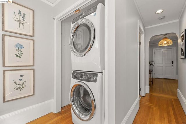 1019 Trestle Glen Rd, Oakland, CA 94610