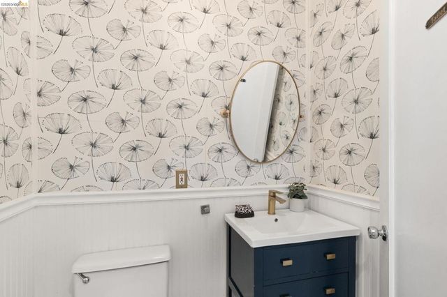 1019 Trestle Glen Rd, Oakland, CA 94610