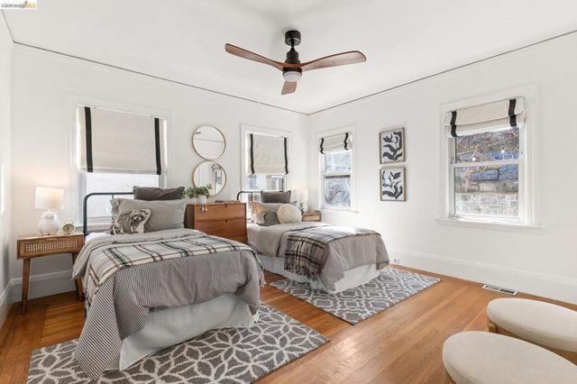 1019 Trestle Glen Rd, Oakland, CA 94610